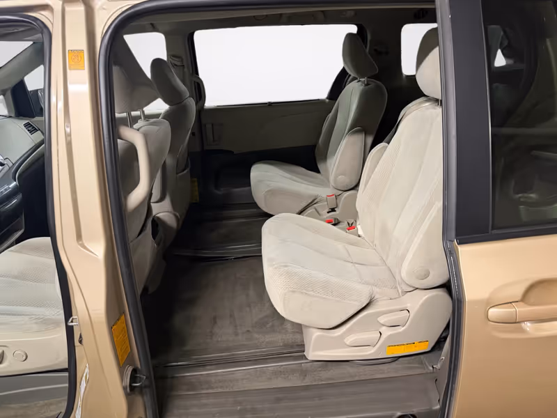 2011 Toyota Sienna LE