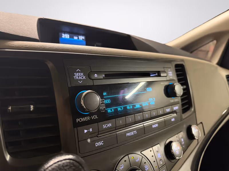 2011 Toyota Sienna LE