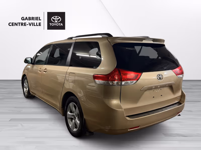 2011 Toyota Sienna LE
