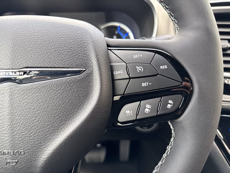 2024 Chrysler Pacifica Hybrid Premium S Appearance