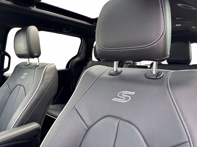 2024 Chrysler Pacifica Hybrid Premium S Appearance