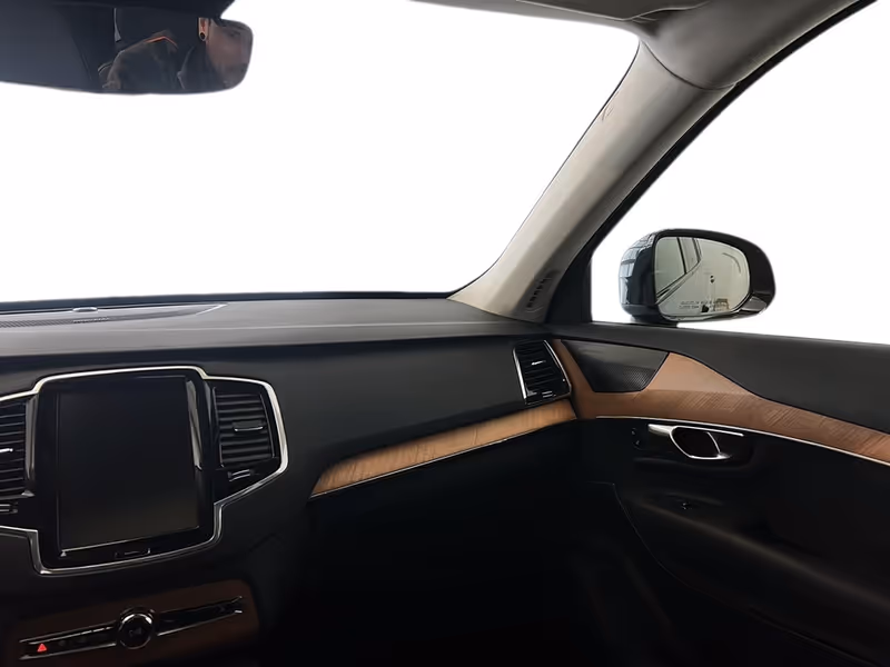 2023 Volvo XC90 Plus Dark Theme