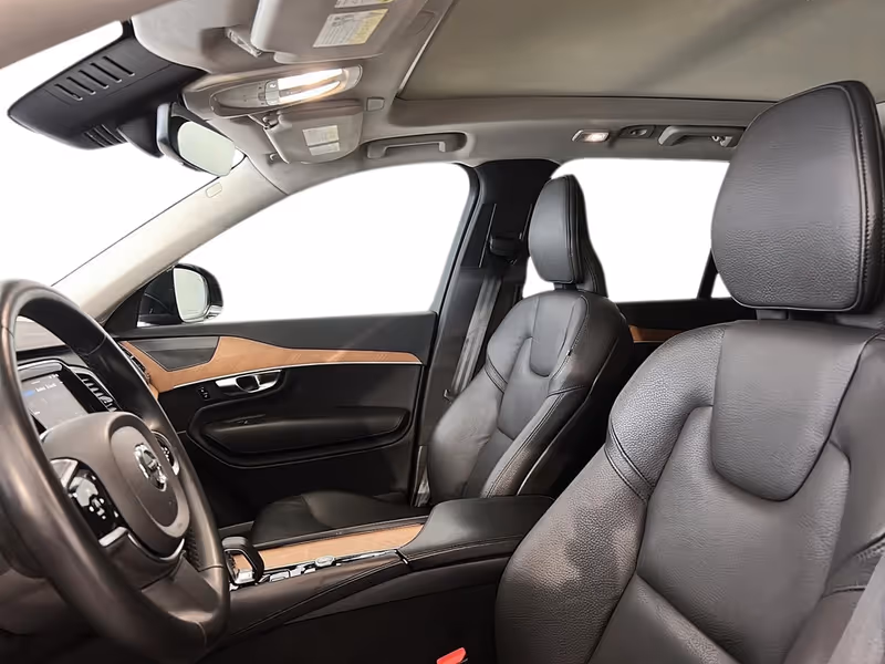 2023 Volvo XC90 Plus Dark Theme