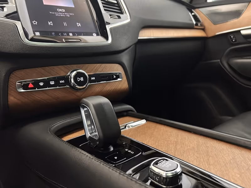 2023 Volvo XC90 Plus Dark Theme