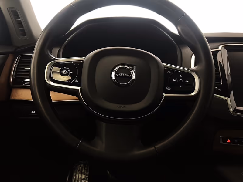 2023 Volvo XC90 Plus Dark Theme