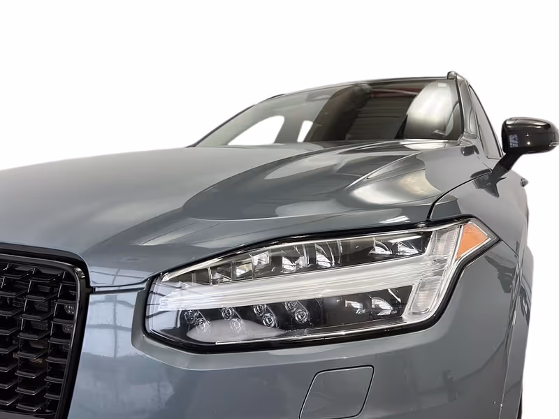 2023 Volvo XC90 Plus Dark Theme