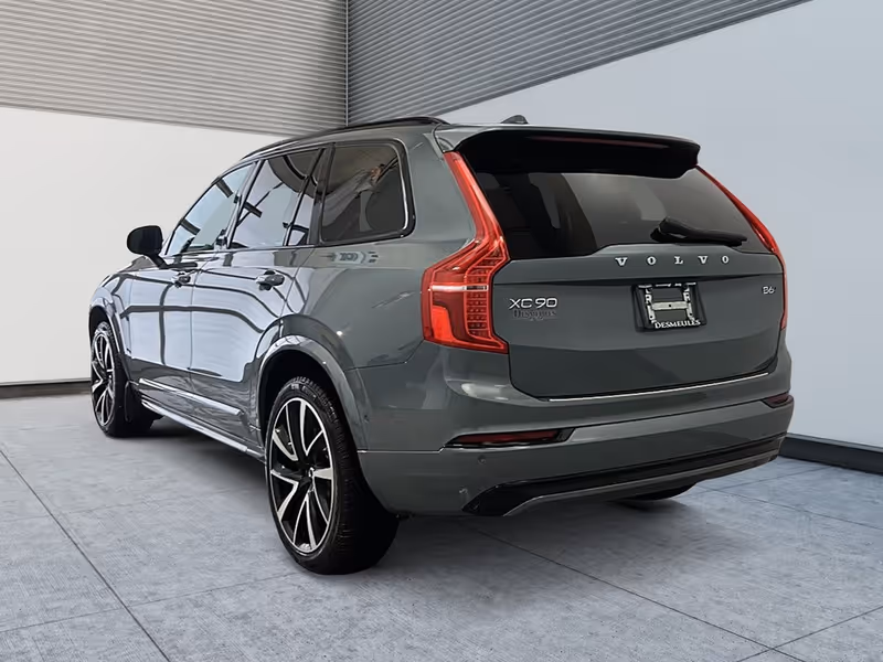 2023 Volvo XC90 Plus Dark Theme