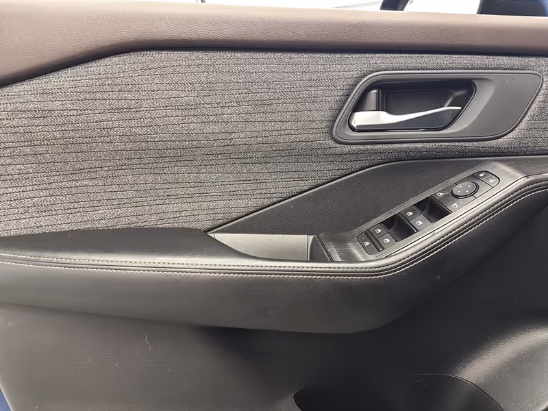 2023 Nissan Rogue SV Moonroof