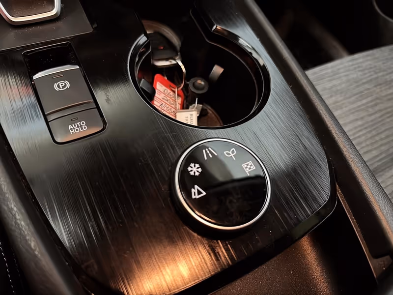 2023 Nissan Rogue SV Moonroof