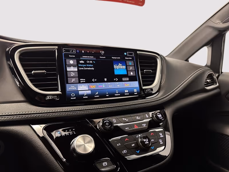 2026 Chrysler Pacifica Select