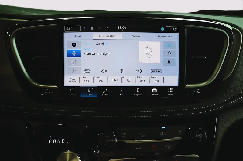 2024 Chrysler Pacifica Hybrid Premium S Appearance