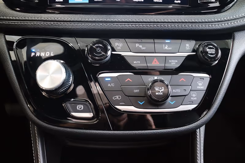 2024 Chrysler Pacifica Hybrid Premium S Appearance