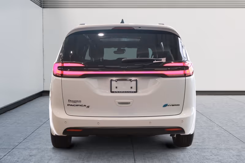 2024 Chrysler Pacifica Hybrid Premium S Appearance