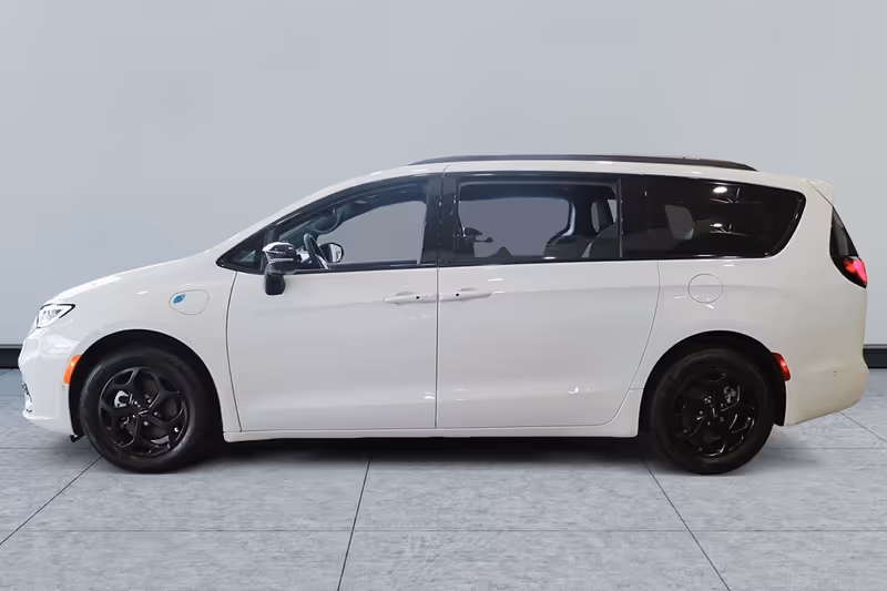 2024 Chrysler Pacifica Hybrid Premium S Appearance