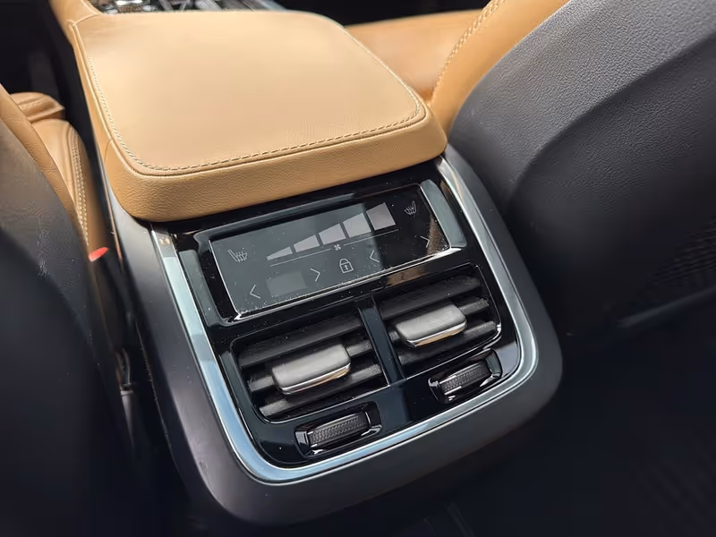 2023 Volvo XC90 Ultimate Bright Theme