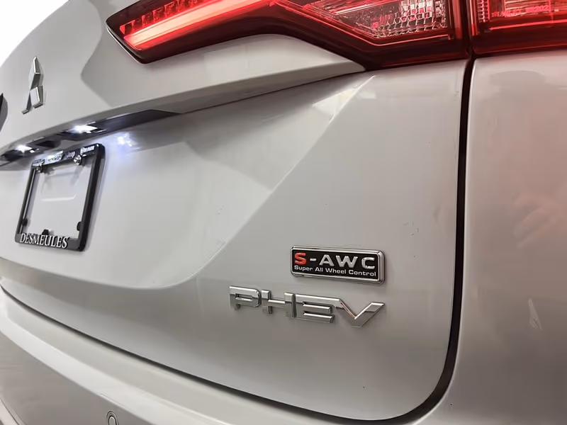 2025 Mitsubishi Outlander Plug-In Hybrid