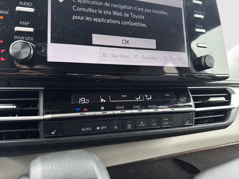 2022 Toyota Sienna LE