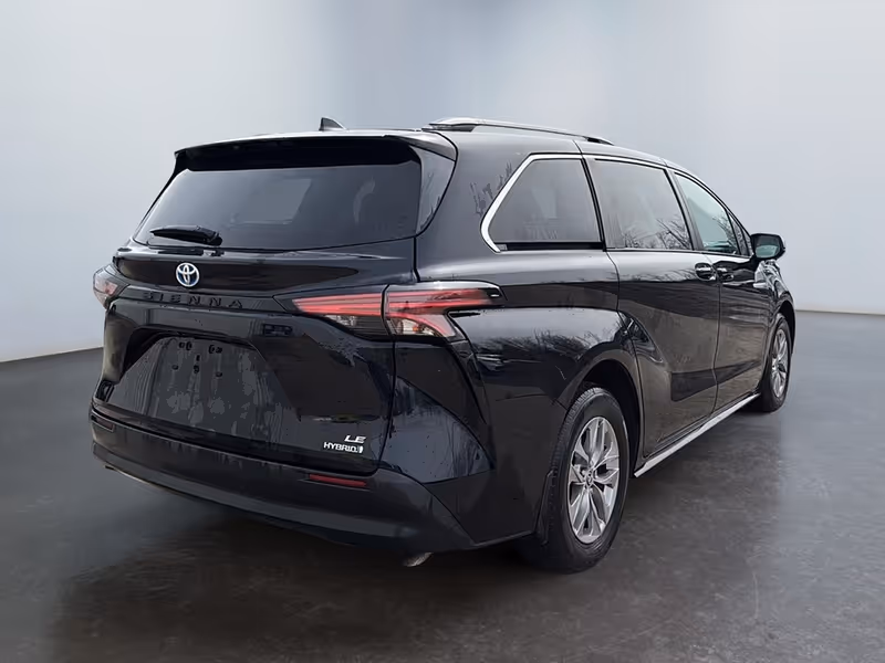 2022 Toyota Sienna LE