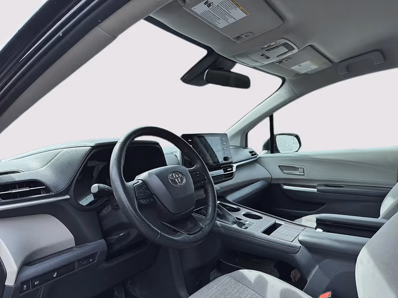 2022 Toyota Sienna LE