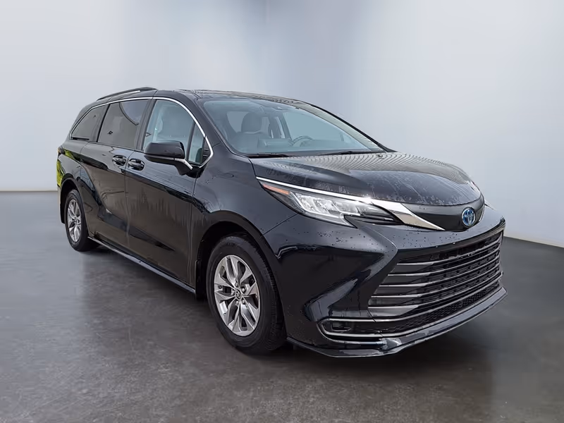 2022 Toyota Sienna LE