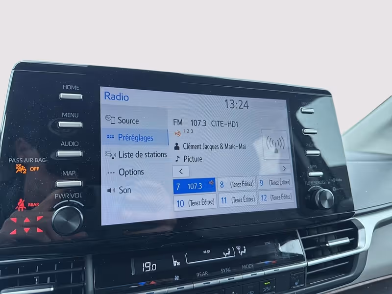 2022 Toyota Sienna LE