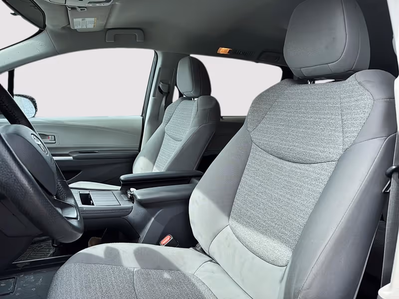 2022 Toyota Sienna LE