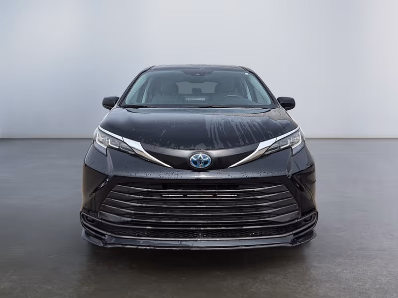 2022 Toyota Sienna LE