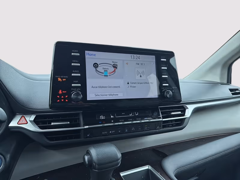 2022 Toyota Sienna LE