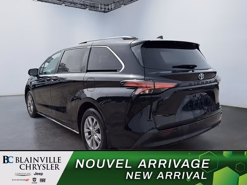 2022 Toyota Sienna LE