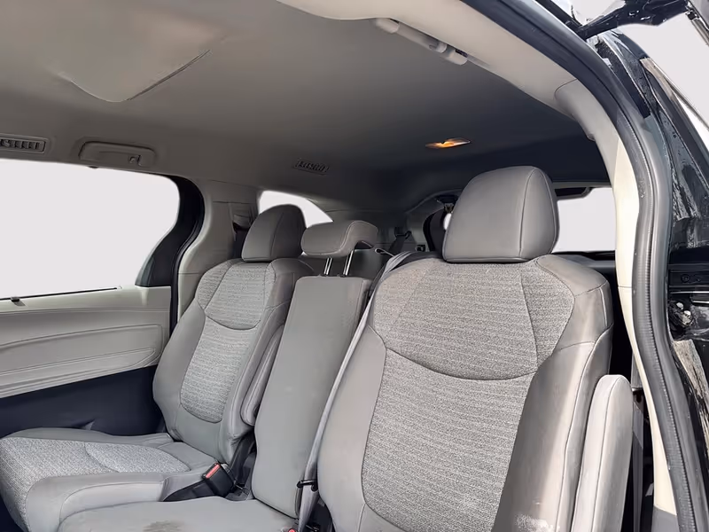 2022 Toyota Sienna LE