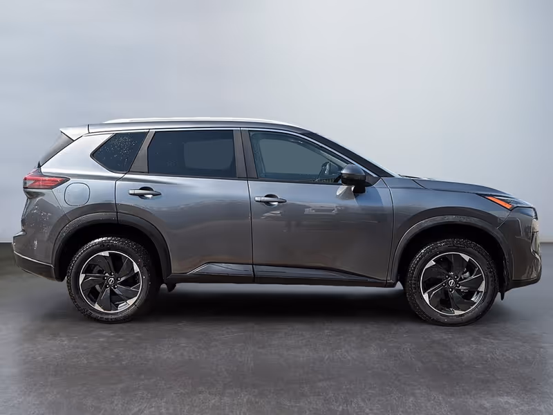 2025 Nissan Rogue SV Moonroof