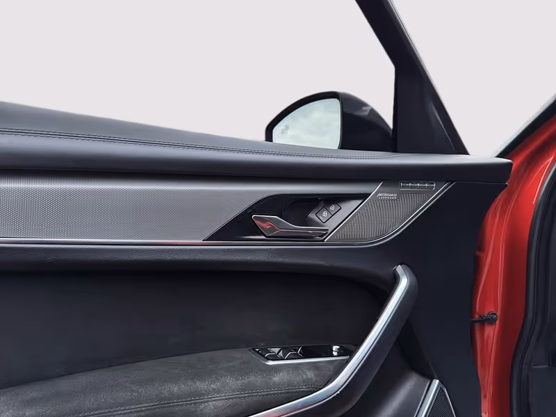 2021 Jaguar F-PACE P550 SVR