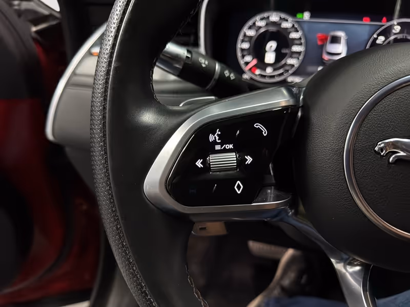 2021 Jaguar F-PACE P550 SVR