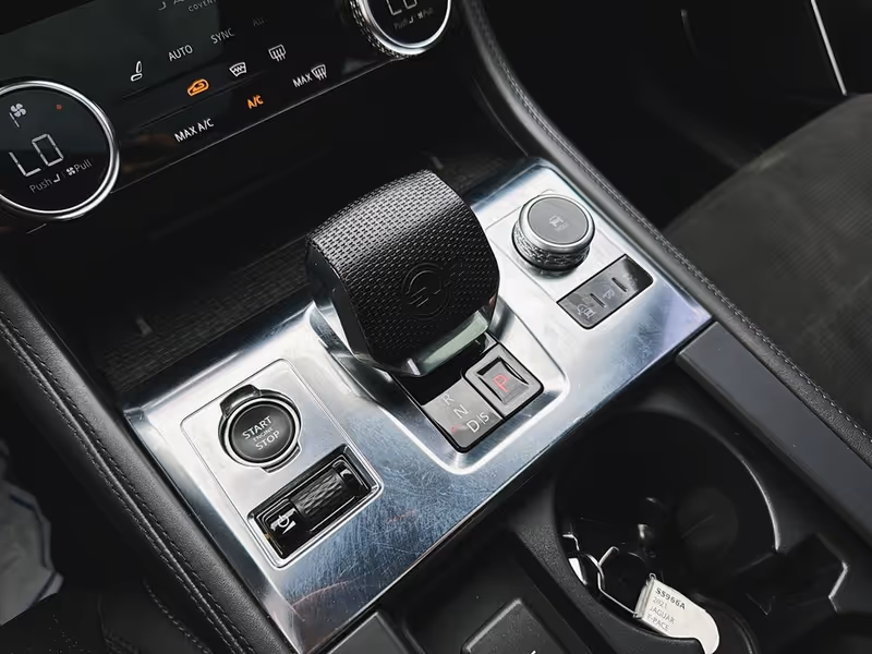 2021 Jaguar F-PACE P550 SVR