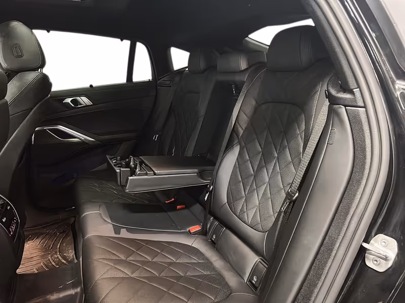 2023 BMW X6 M50i