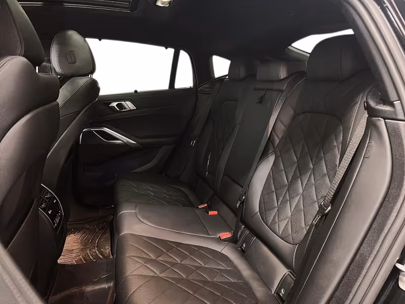 2023 BMW X6 M50i