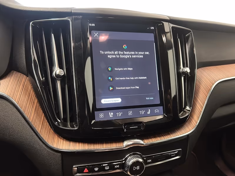 2024 Volvo XC60 Recharge Plus Dark Theme