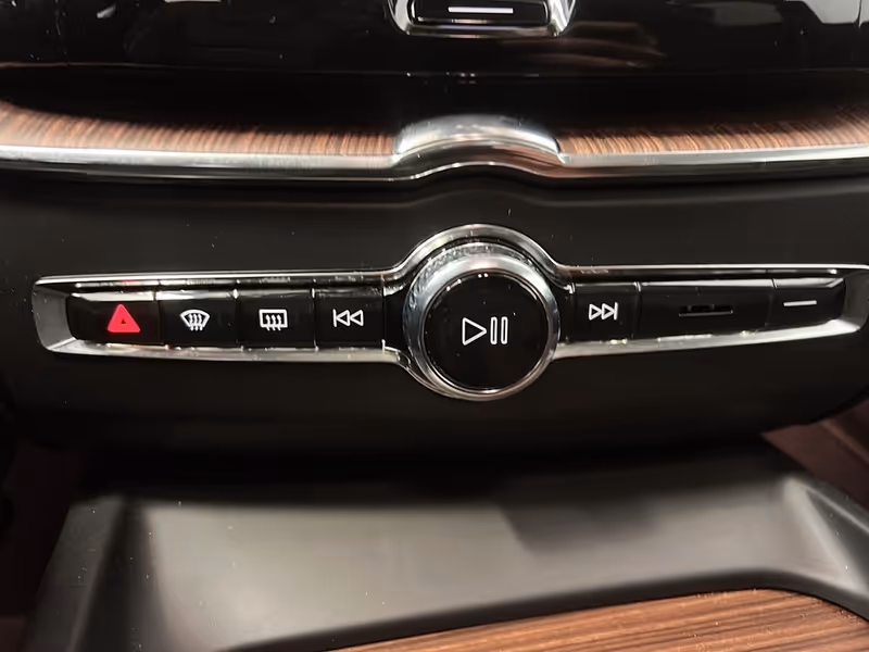 2024 Volvo XC60 Recharge Plus Dark Theme