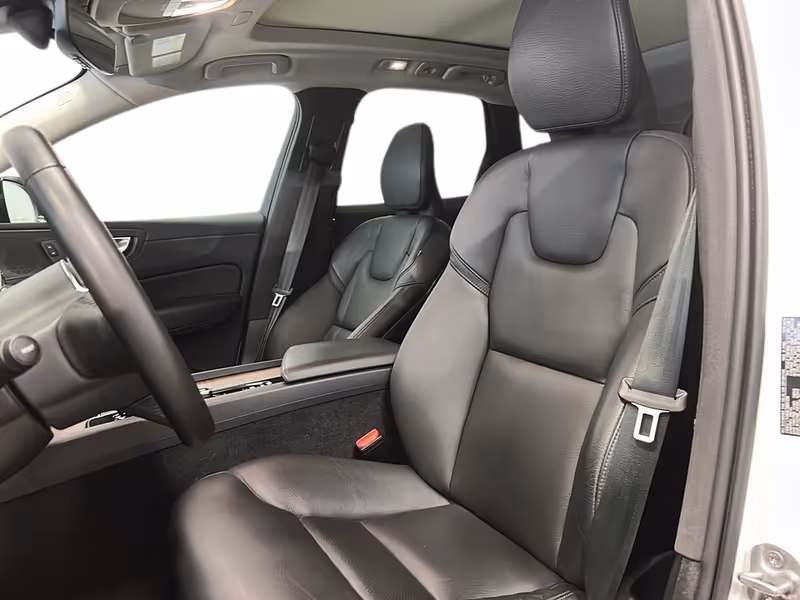 2024 Volvo XC60 Recharge Plus Dark Theme
