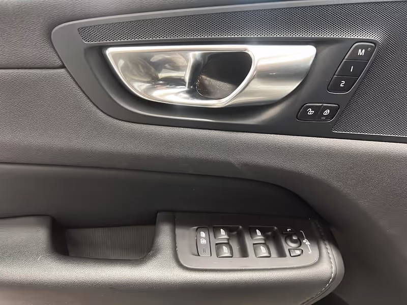 2024 Volvo XC60 Recharge Plus Dark Theme
