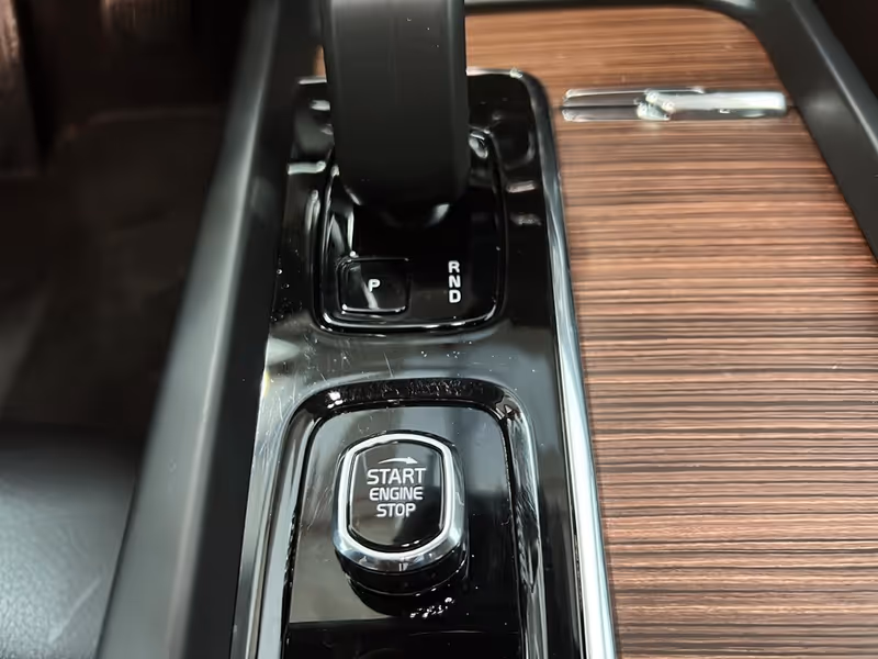 2024 Volvo XC60 Recharge Plus Dark Theme