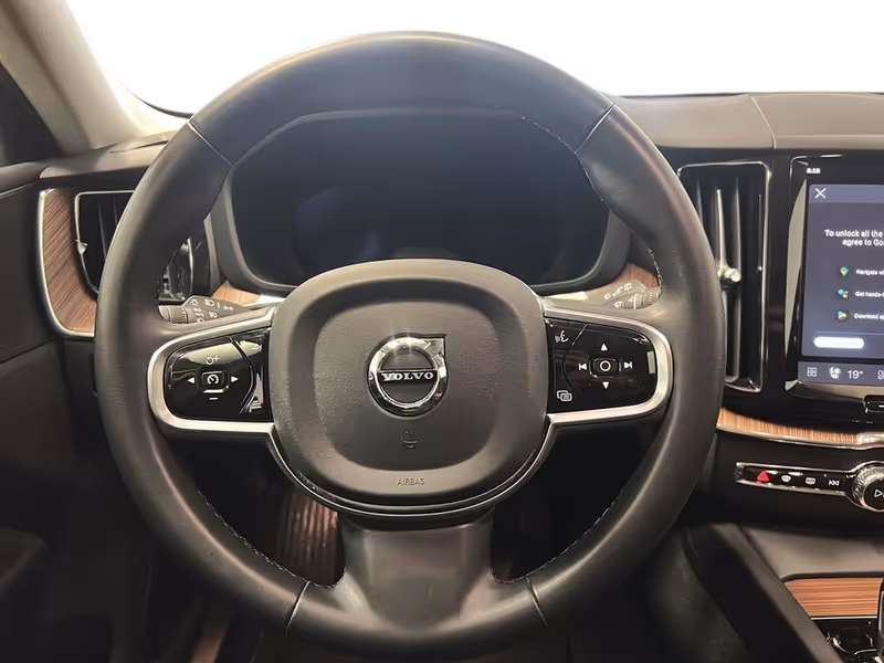 2024 Volvo XC60 Recharge Plus Dark Theme
