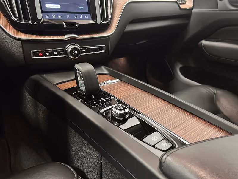 2024 Volvo XC60 Recharge Plus Dark Theme