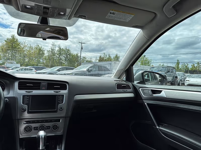 2017 Volkswagen Golf SportWagen