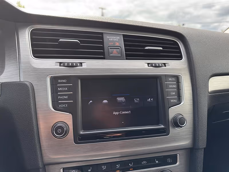 2017 Volkswagen Golf SportWagen