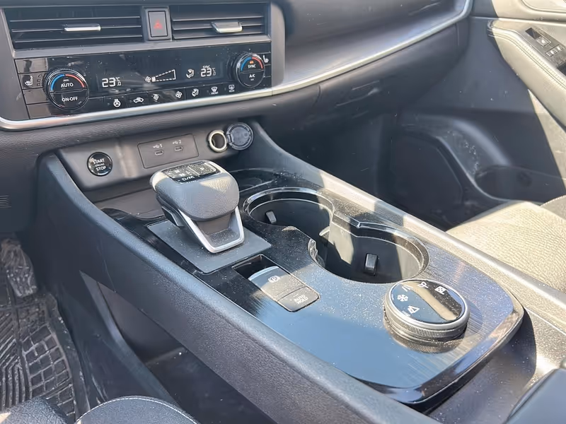 2024 Nissan Rogue SV Moonroof