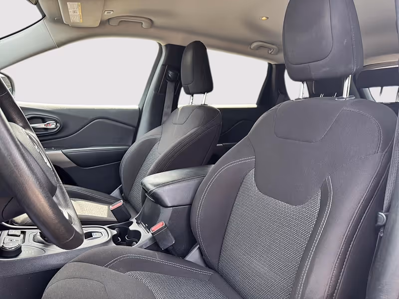 2019 Jeep Cherokee Sport