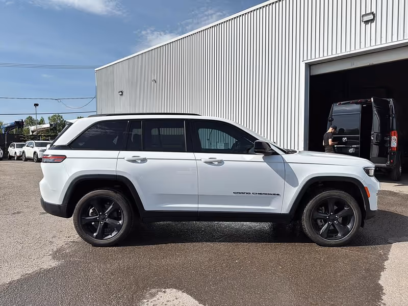 2023 Jeep Grand Cherokee Altitude