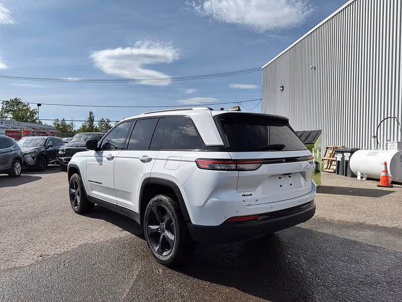 2023 Jeep Grand Cherokee Altitude