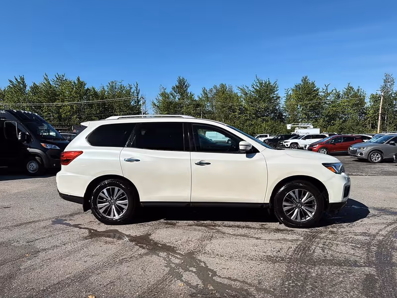 2017 Nissan Pathfinder S